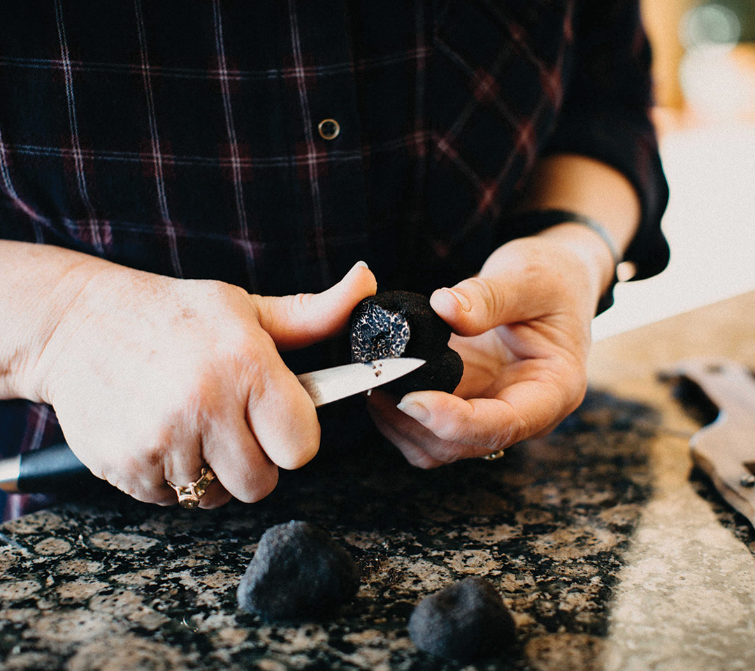 We produce and market the highest quality truffles.